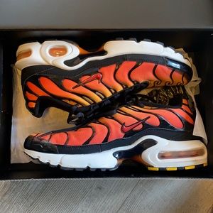 AIR MAX PLUS (GS) - UNISEX JUST IN TIME FOR HALLOWEEN!!!!